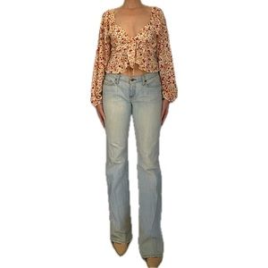 Altar’d State. Long Sleeve Floral Crop Top. Size Medium. 💗🧡🤍